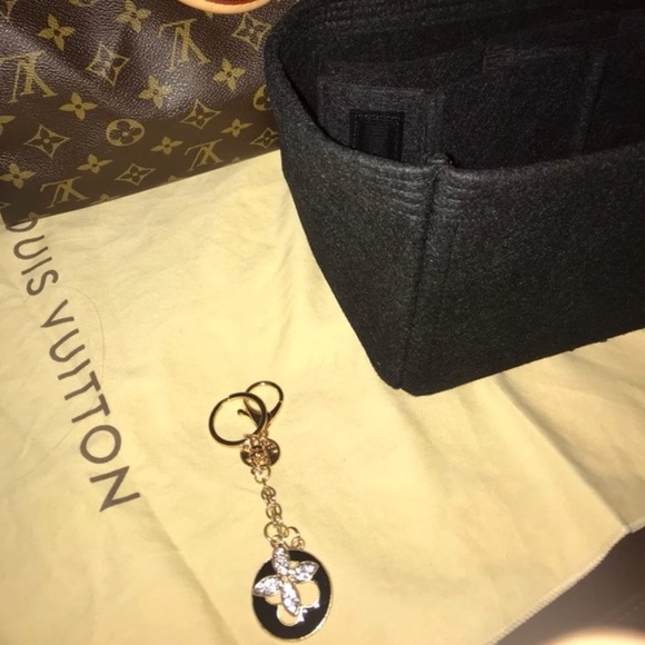 Louis Vuitton Handbags - Louis Vuitton speedy 30